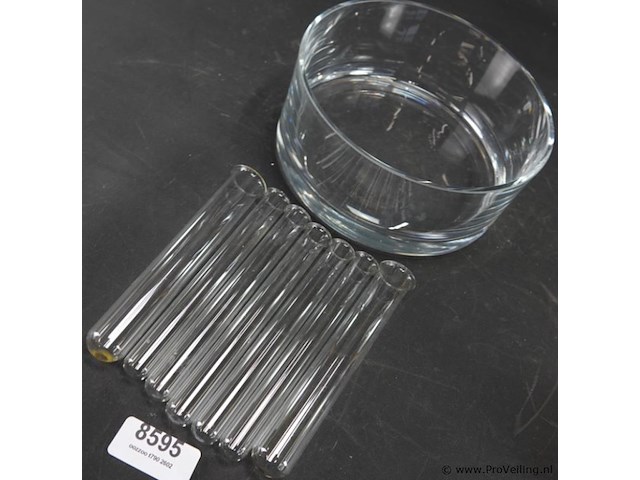 Dikwandige schaal met bloemampulvaasjes - afbeelding 2 van  5