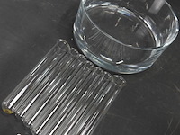 Dikwandige schaal met bloemampulvaasjes - afbeelding 2 van  5