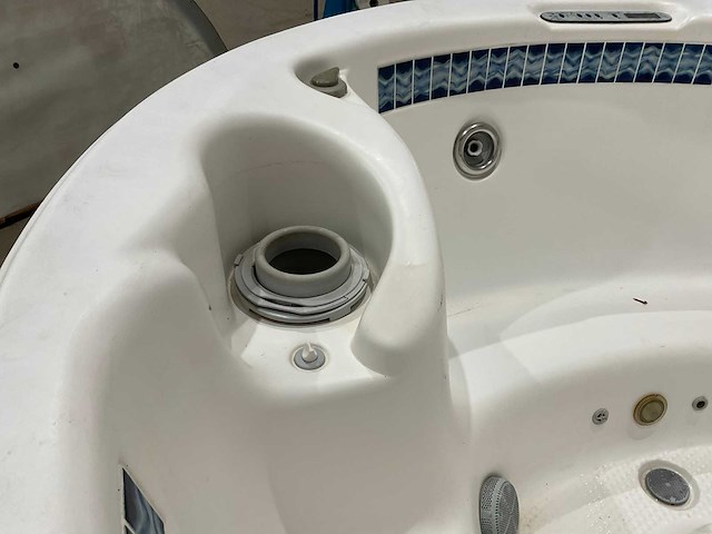 Dimension one - arena - jacuzzi - afbeelding 2 van  16