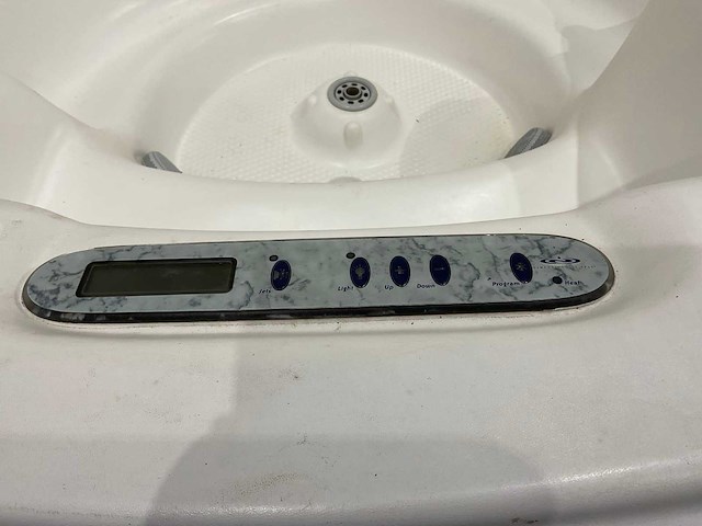 Dimension one - arena - jacuzzi - afbeelding 5 van  16