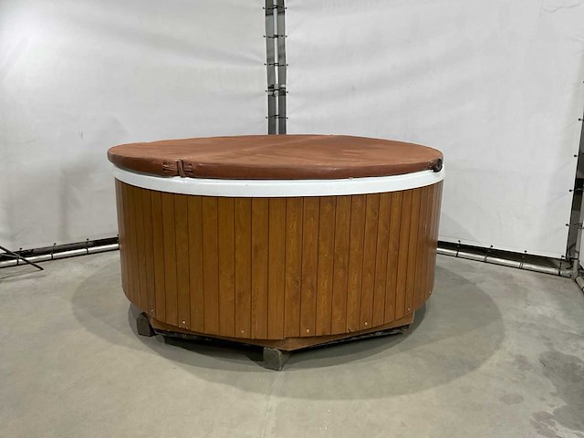Dimension one - arena - jacuzzi - afbeelding 1 van  16