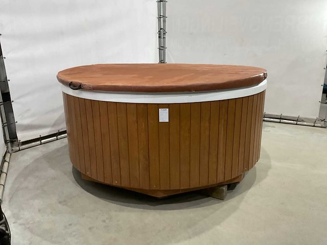 Dimension one - arena - jacuzzi - afbeelding 9 van  16