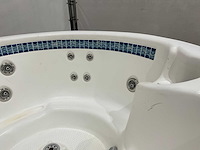 Dimension one - arena - jacuzzi - afbeelding 14 van  16