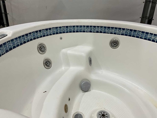 Dimension one - arena - jacuzzi - afbeelding 15 van  16