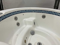 Dimension one - arena - jacuzzi - afbeelding 15 van  16
