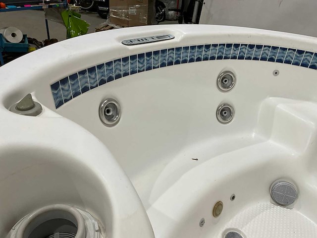 Dimension one - arena - jacuzzi - afbeelding 16 van  16