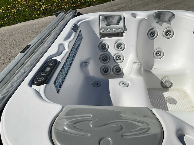 Dimension one - priad - jacuzzi - afbeelding 5 van  11