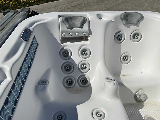 Dimension one - priad - jacuzzi - afbeelding 6 van  11