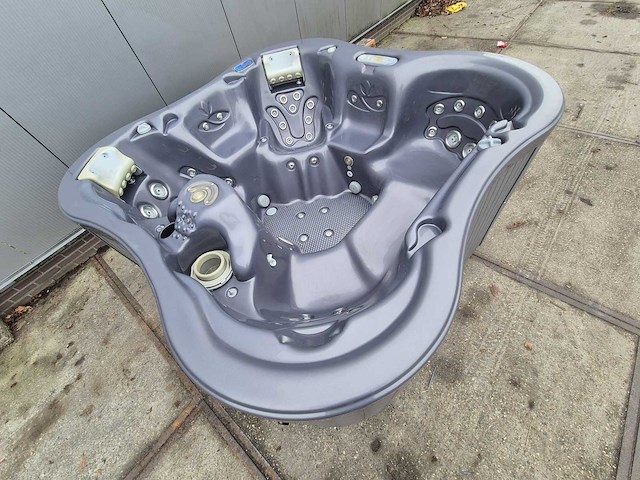 Dimension one 6 persoons jacuzzi en buitenspa - afbeelding 25 van  29