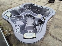 Dimension one 6 persoons jacuzzi en buitenspa - afbeelding 27 van  29