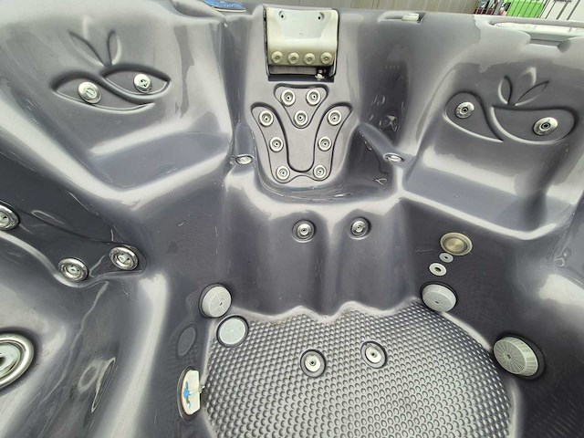 Dimension one 6 persoons jacuzzi en buitenspa - afbeelding 10 van  31
