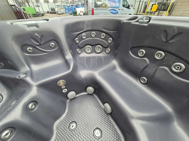 Dimension one 6 persoons jacuzzi en buitenspa - afbeelding 6 van  21