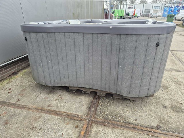Dimension one 6 persoons jacuzzi en buitenspa - afbeelding 16 van  21