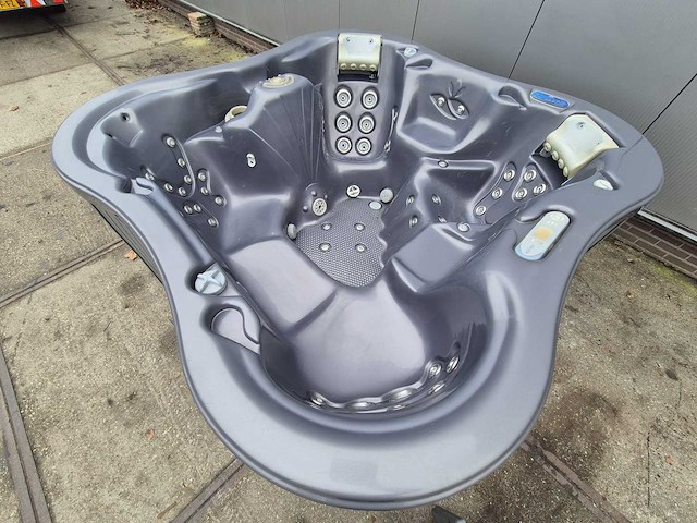 Dimension one 6 persoons jacuzzi en buitenspa - afbeelding 19 van  21