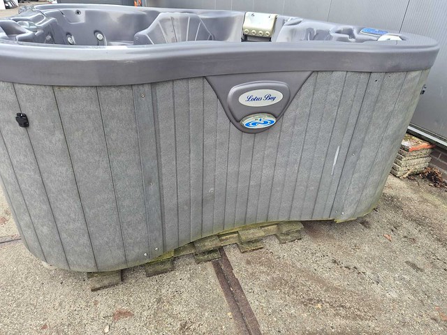 Dimension one 6 persoons jacuzzi en buitenspa - afbeelding 8 van  14