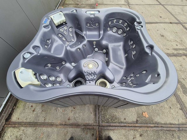 Dimension one 6 persoons jacuzzi en buitenspa - afbeelding 23 van  31