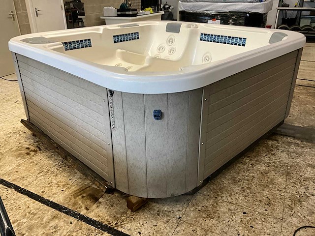 Dimension one spas jacuzzi - afbeelding 8 van  14