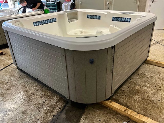 Dimension one spas jacuzzi - afbeelding 9 van  14