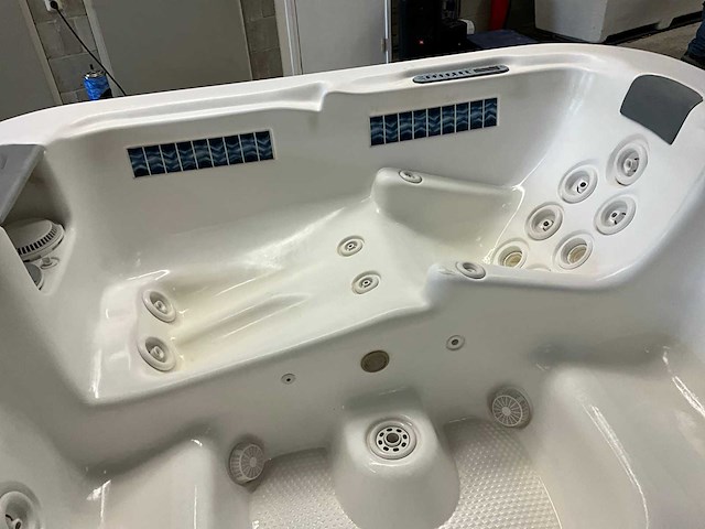 Dimension one spas jacuzzi - afbeelding 10 van  14