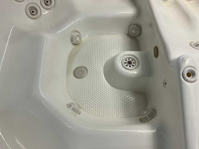 Dimension one spas jacuzzi - afbeelding 14 van  14