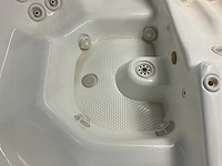 Dimension one spas jacuzzi - afbeelding 14 van  14