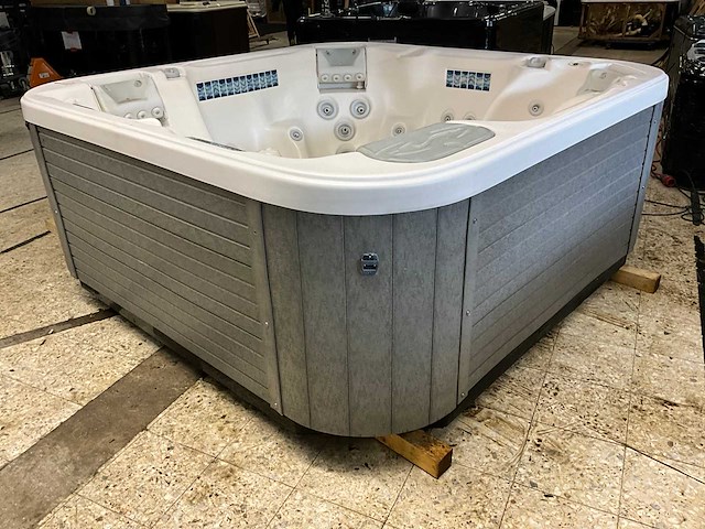 Dimension one spas jacuzzi - afbeelding 1 van  16