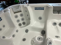 Dimension one spas jacuzzi - afbeelding 15 van  16