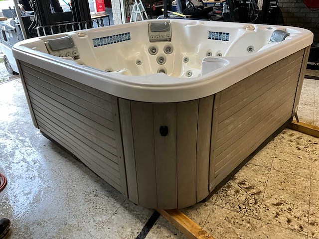 Dimension one spas jacuzzi - afbeelding 1 van  12