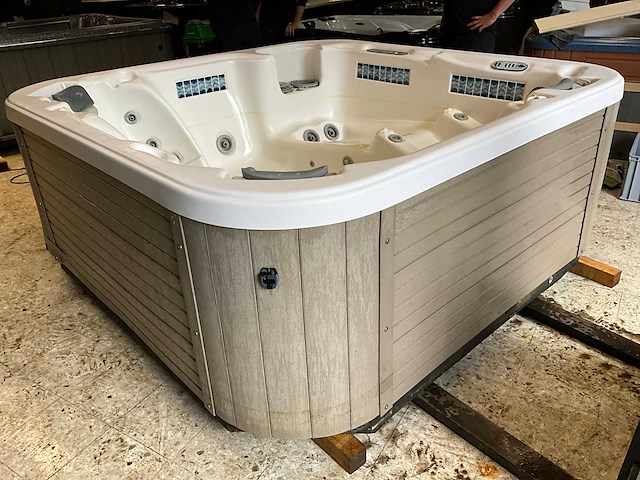 Dimension one spas jacuzzi - afbeelding 6 van  12