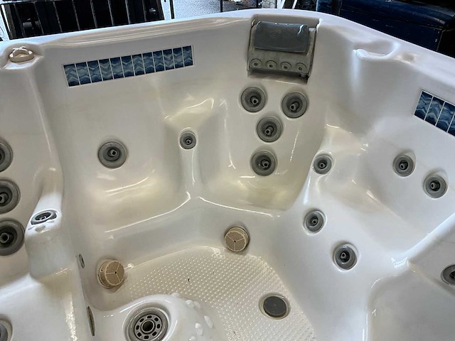 Dimension one spas jacuzzi - afbeelding 10 van  12