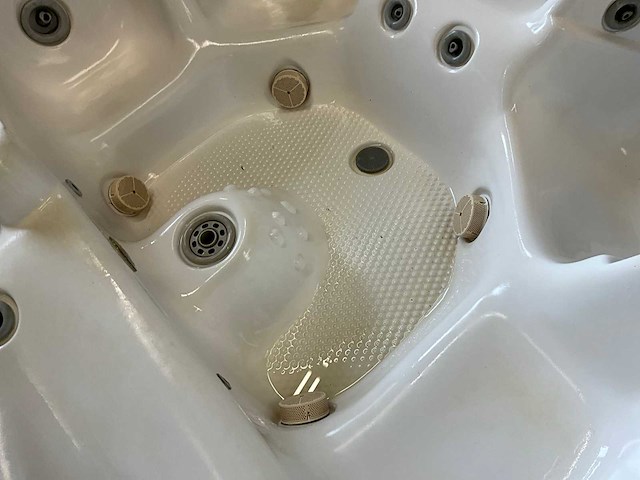 Dimension one spas jacuzzi - afbeelding 12 van  12
