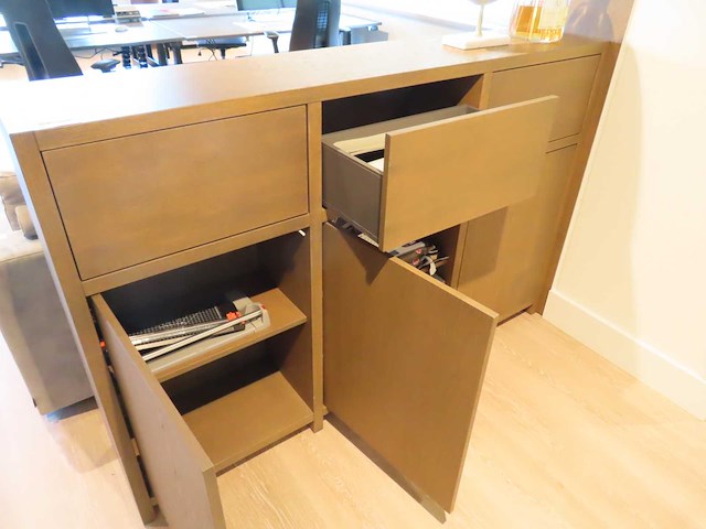 Dimitri de roeck interiors - dressoir - afbeelding 2 van  4