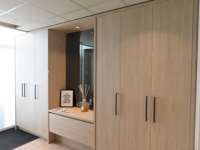 Dimitri de roeck interiors - opbergkast - afbeelding 1 van  17