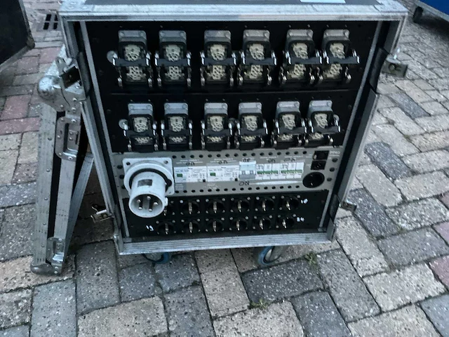 Dimmerpacks in flightcase - afbeelding 2 van  4