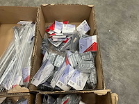 Dingemans ankerhangers met veert, kruisverbinders, haken en diversen (700x) - afbeelding 2 van  15