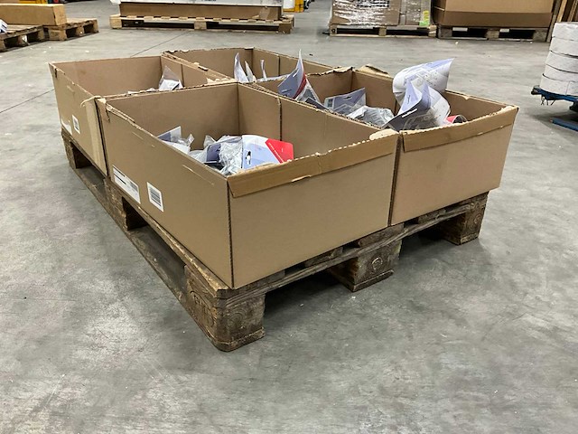 Dingemans ankerhangers met veert, kruisverbinders, haken en diversen (700x) - afbeelding 1 van  15