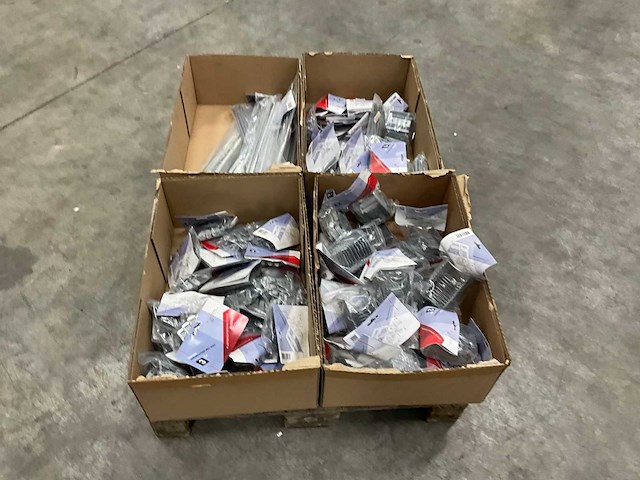 Dingemans ankerhangers met veert, kruisverbinders, haken en diversen (700x) - afbeelding 10 van  15