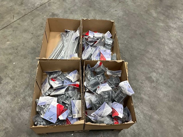 Dingemans ankerhangers met veert, kruisverbinders, haken en diversen (700x) - afbeelding 11 van  15