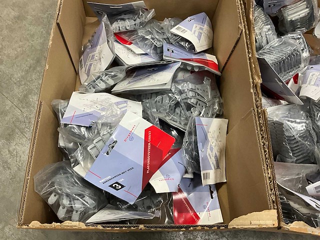 Dingemans ankerhangers met veert, kruisverbinders, haken en diversen (700x) - afbeelding 12 van  15