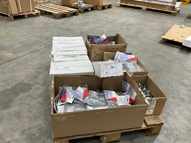 Dingemans bovenhangers, ankers, verbindingsstukken en onderhangers (1400x) - afbeelding 16 van  20