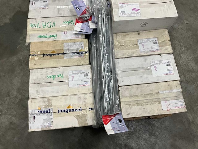 Dingemans verbindingsstukken, afhangdraden, directhangers en ankerhangers (1700x) - afbeelding 13 van  22