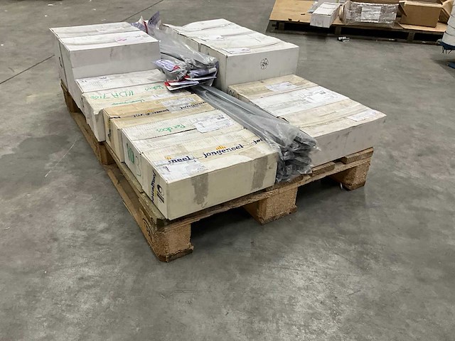 Dingemans verbindingsstukken, afhangdraden, directhangers en ankerhangers (1700x) - afbeelding 12 van  22