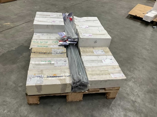 Dingemans verbindingsstukken, afhangdraden, directhangers en ankerhangers (1700x) - afbeelding 17 van  22