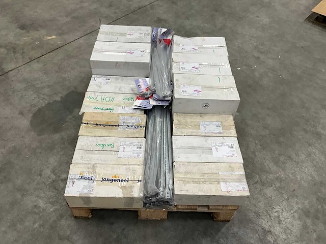 Dingemans verbindingsstukken, afhangdraden, directhangers en ankerhangers (1700x) - afbeelding 18 van  22