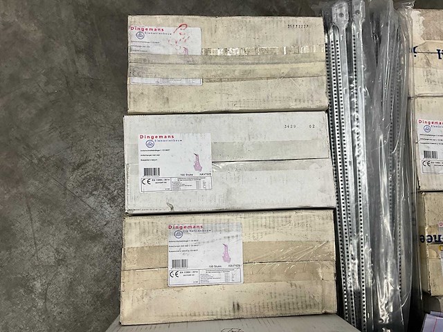 Dingemans verbindingsstukken, afhangdraden, directhangers en ankerhangers (1700x) - afbeelding 20 van  22