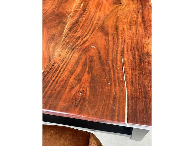 Diningtable epoxy exclusief met metalen poot walnoot 200x100 nieuw - afbeelding 3 van  5