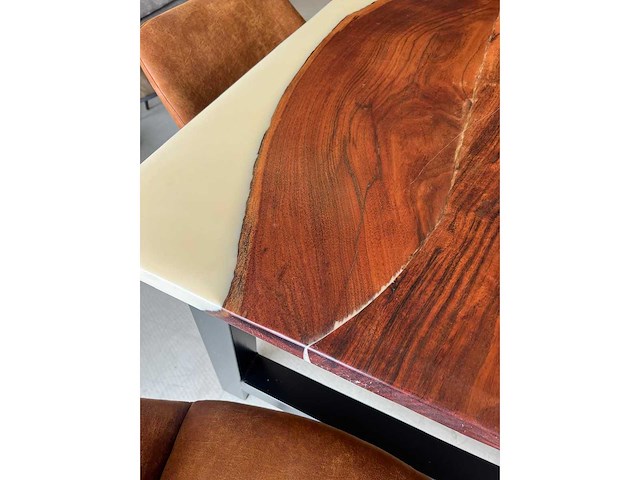 Diningtable epoxy exclusief met metalen poot walnoot 200x100 nieuw - afbeelding 4 van  5
