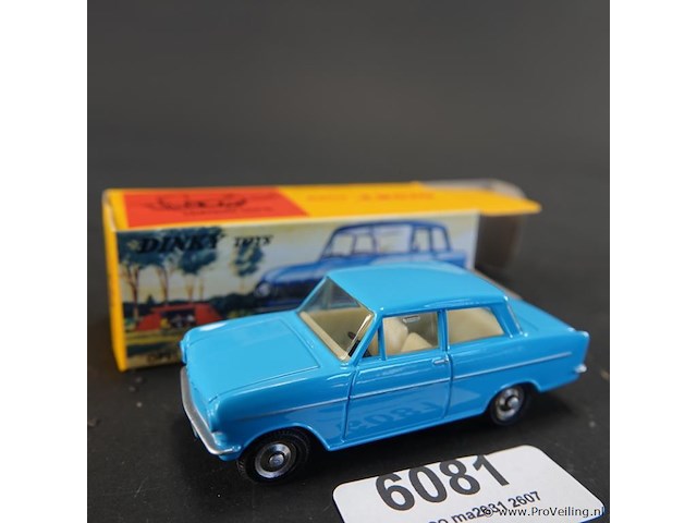 Dinky toys opel kadett a (model 540). in originele doos. atlas - afbeelding 1 van  6