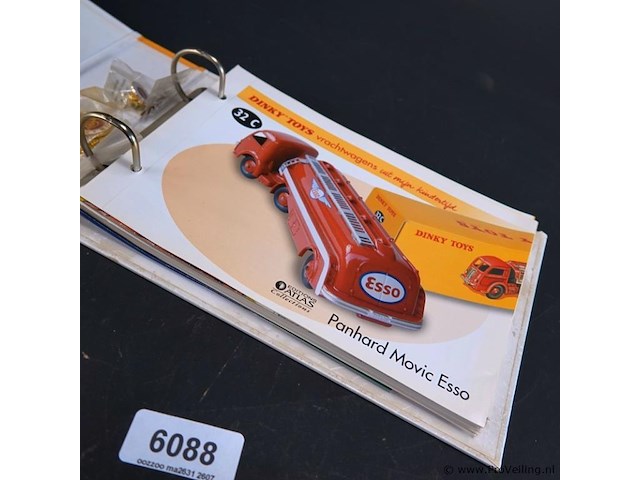 Dinky toys ringmap met gedetailleerde modelauto-documentatie. atlas collections - afbeelding 3 van  7
