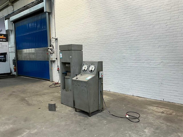 Dintel metaal - 300t - hydraulic press - 1968 - afbeelding 2 van  5